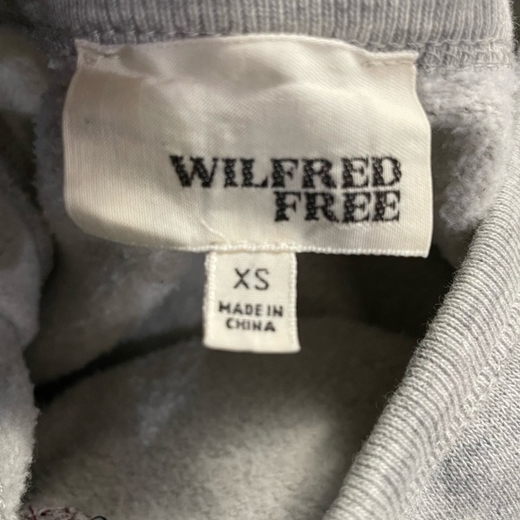 Aritzia’s - Wilfred Free Floral Embroidered Sweatshirt Women’s XS - Picture 2 of 9